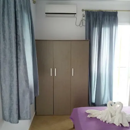 South Side Guest house 3*