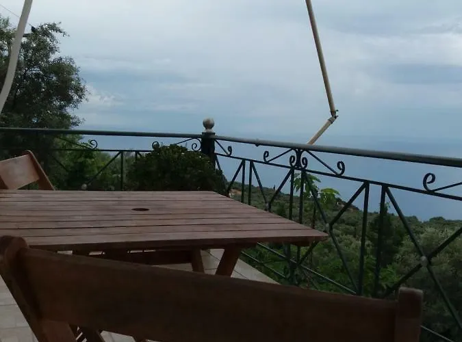 South Side Athánion