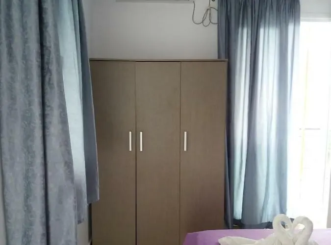 South Side Pensión 3*