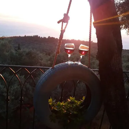 South Side Penzion Athánion