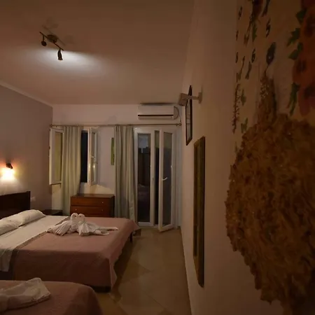Guest house South Side *